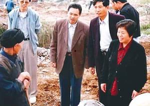 龙清秀,砥砺前行，谱写新时代奋斗者的辉煌篇章